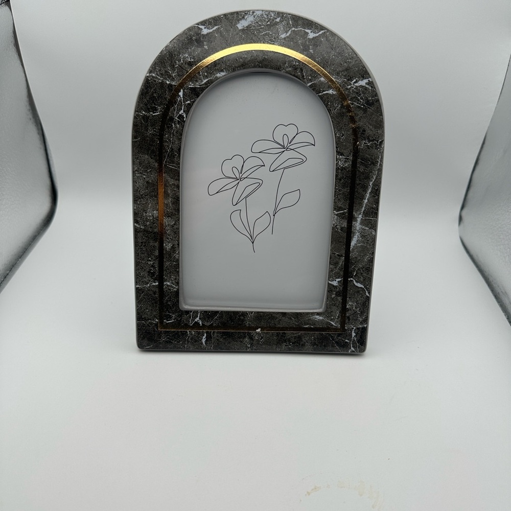 Black and Gold 4x6” Ceramic Photo Frame - Picture 4 of 4